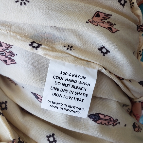 SWAPPED NWT Sunday’s Crop Sleeve Wrap Mini in Sand - Picture 7 of 9